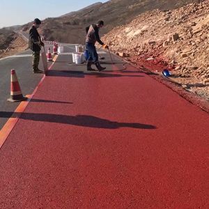 君山一是彩钢瓦喷漆翻新，地面喷涂